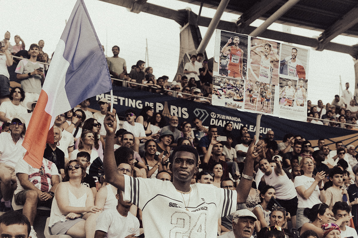 Pacing Paris in the Haze of a Heatwave: Chronology