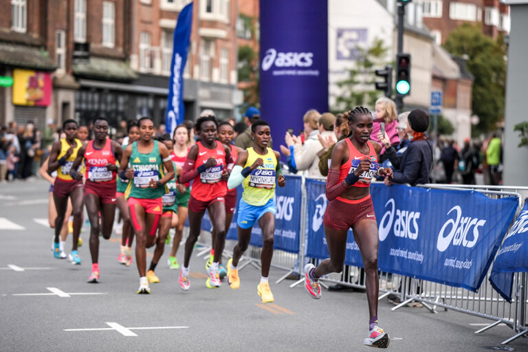 Ngetich dominates to women-only half marathon world record, Almgren wins on a late kick